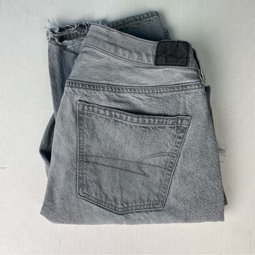 American Eagle Women’s Size 8 Jeans Gray Distressed Denim 90s Straight Flaws